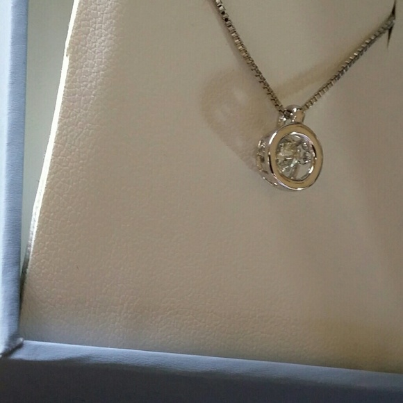 Charles & Colvard Round 4.0mm Moissanite Pendant - Picture 7 of 7